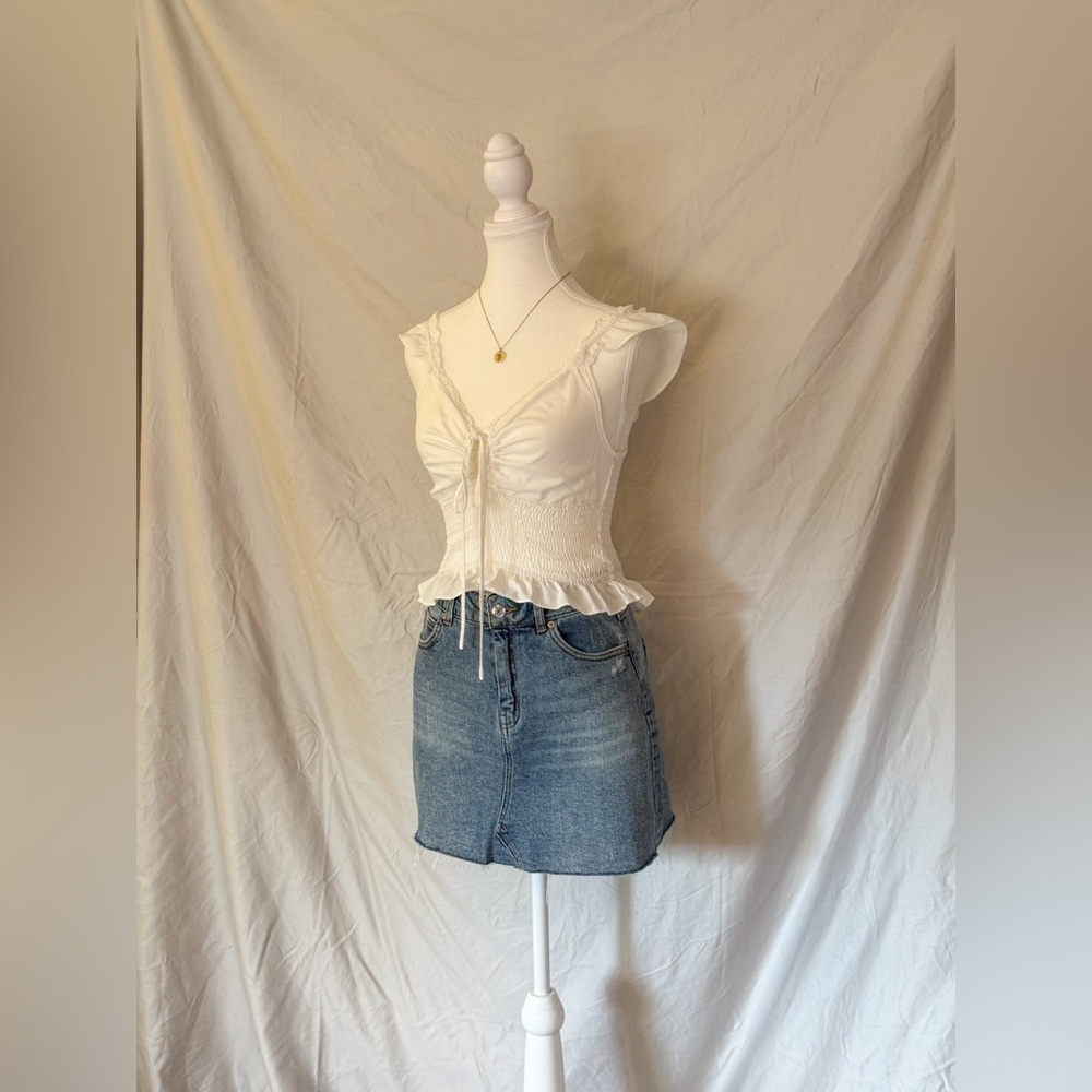 White Ruched Top With Cutout - Picture 4 of 8